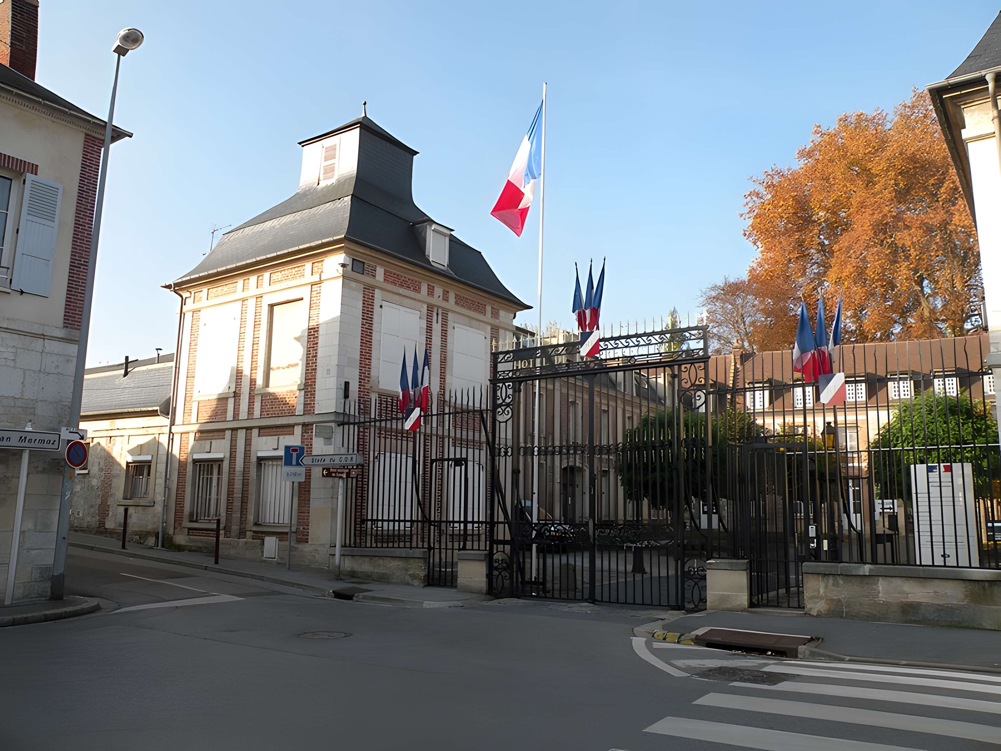 Ancienne abbaye Saint-Lucien, à Notre-Dame-du-Thil