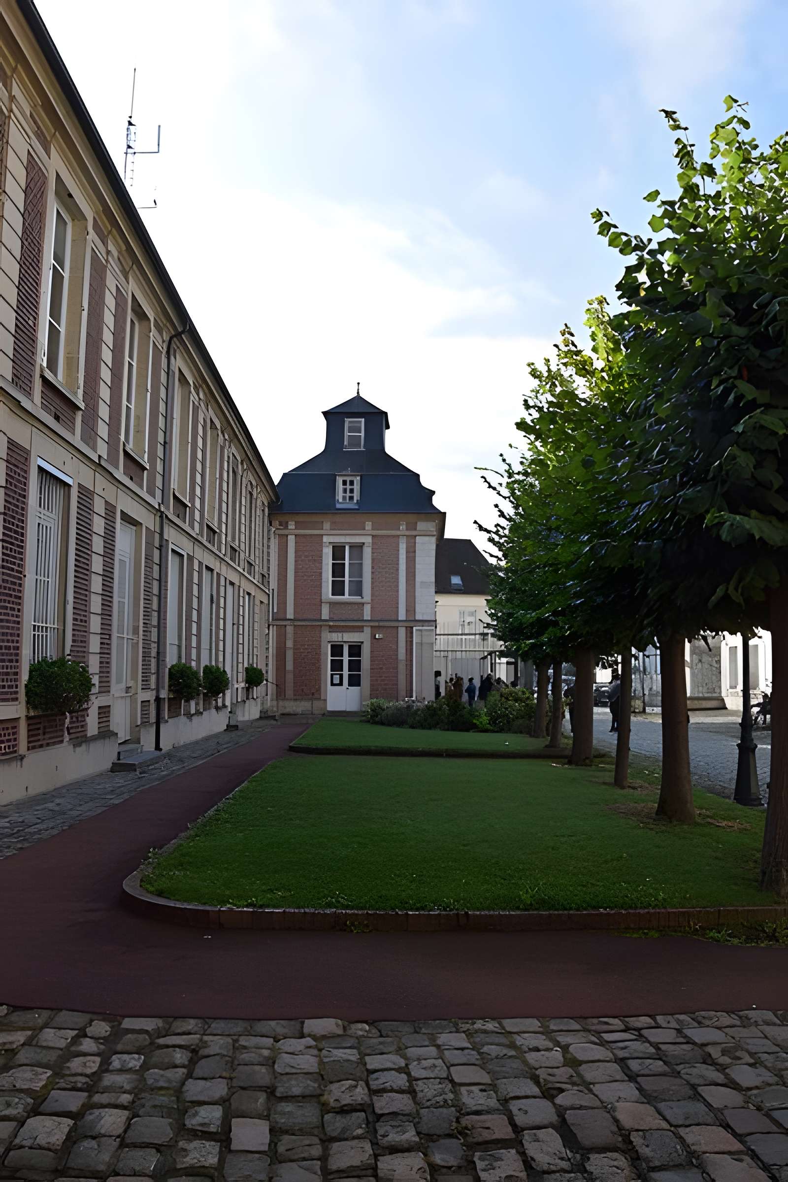 Ancienne abbaye Saint-Lucien, à Notre-Dame-du-Thil