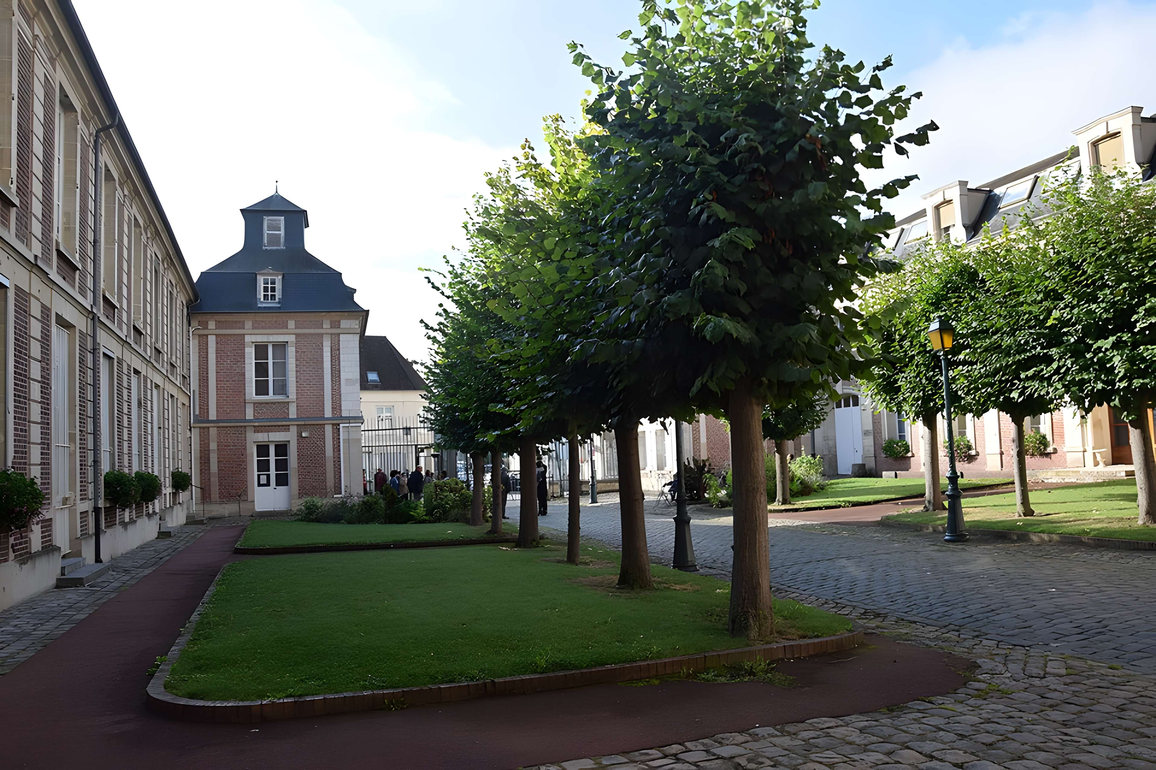 Ancienne abbaye Saint-Lucien, à Notre-Dame-du-Thil