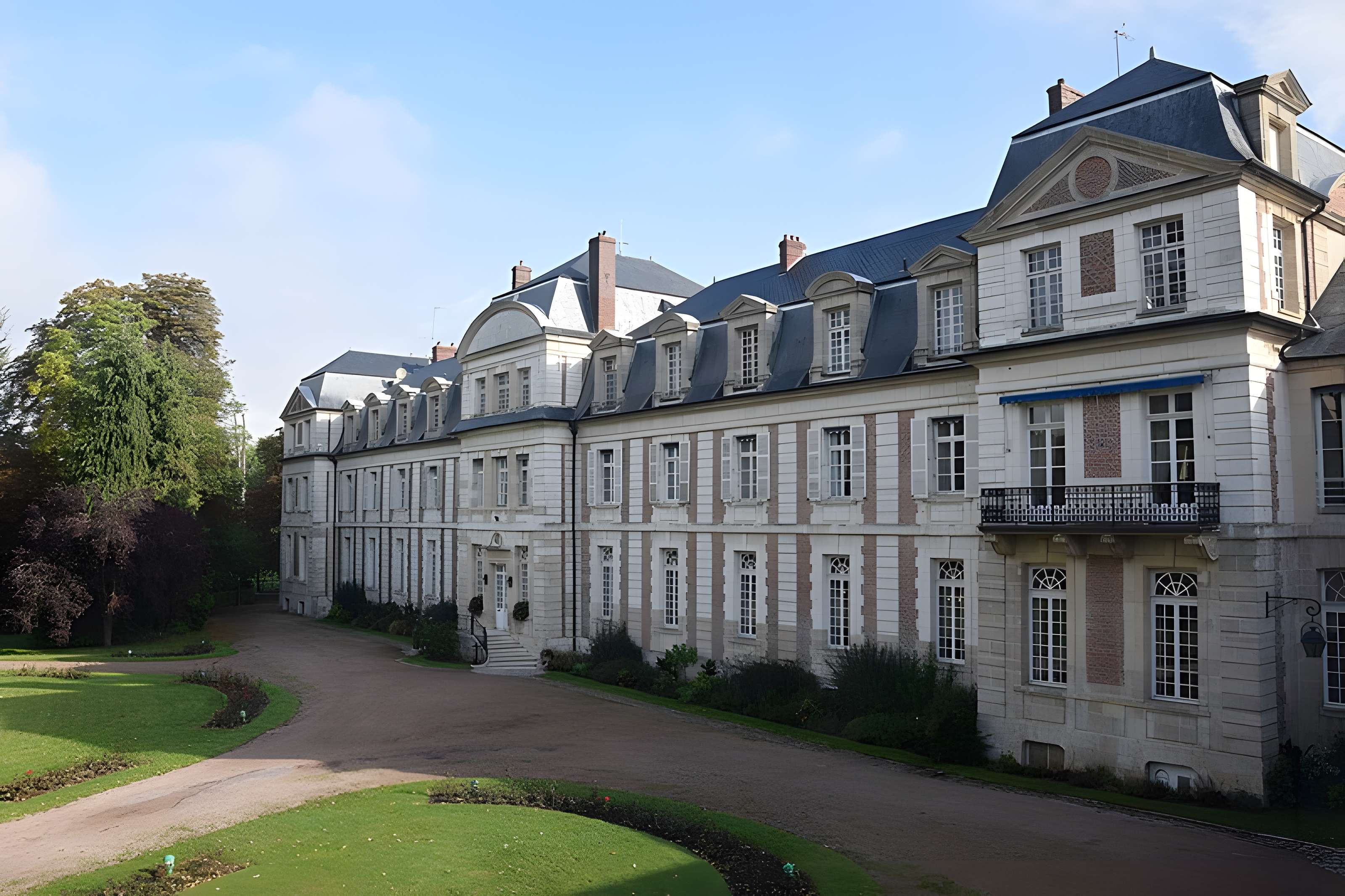 Ancienne abbaye Saint-Lucien, à Notre-Dame-du-Thil