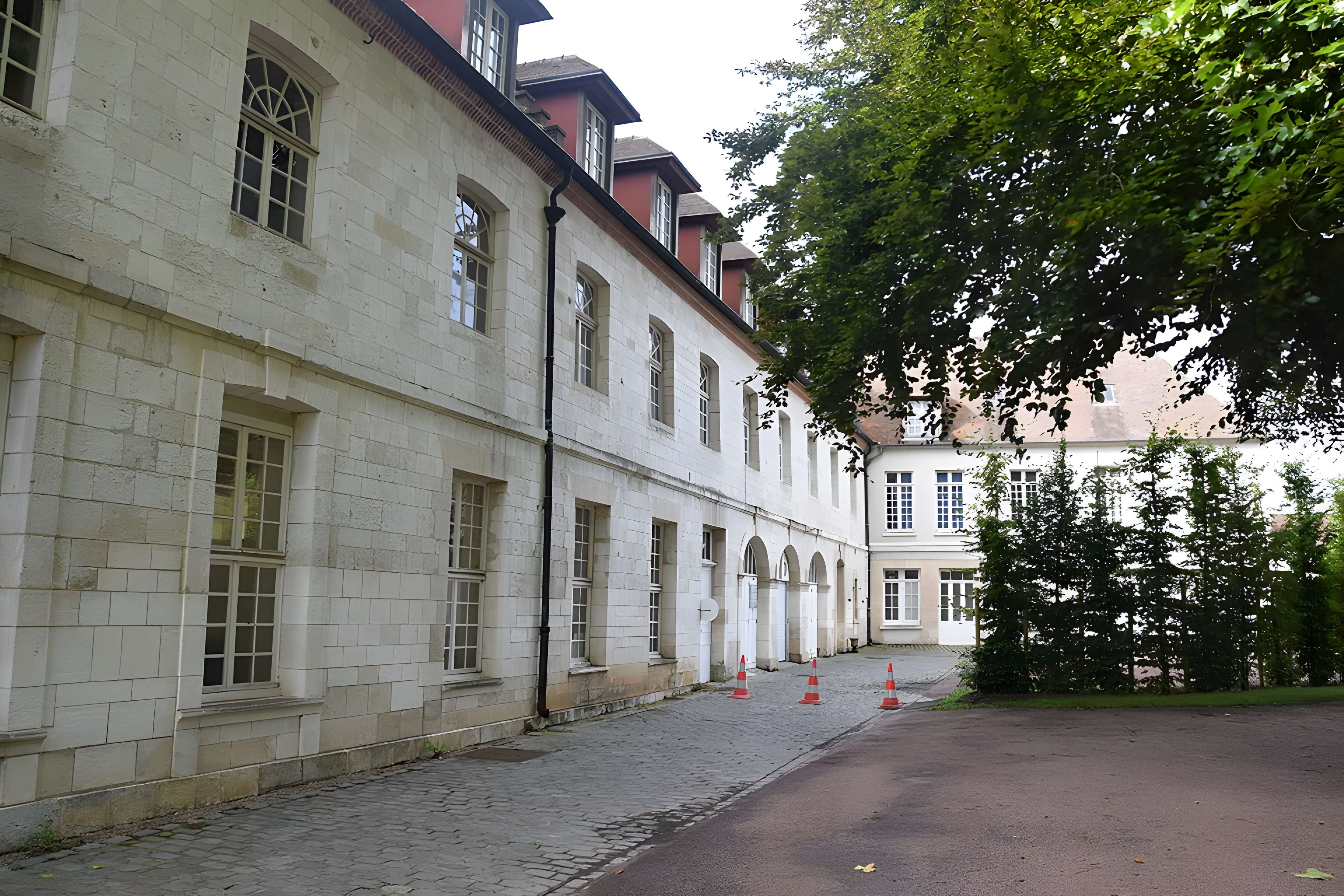 Ancienne abbaye Saint-Lucien, à Notre-Dame-du-Thil
