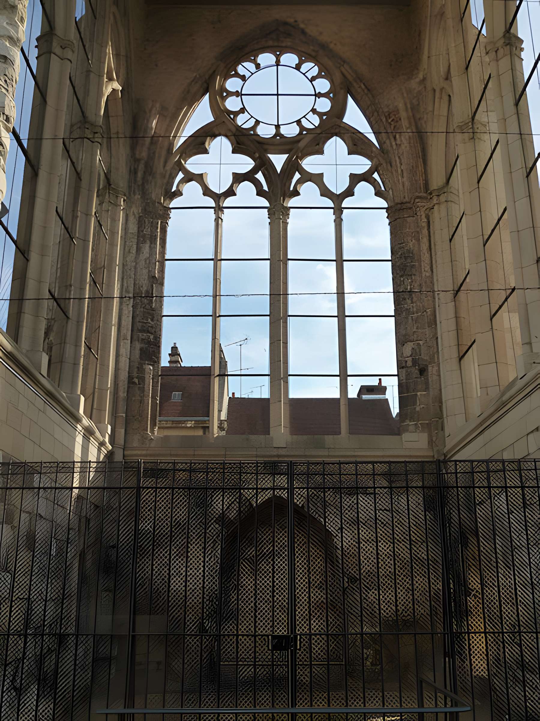 Ancienne abbaye Saint-Lucien, à Notre-Dame-du-Thil