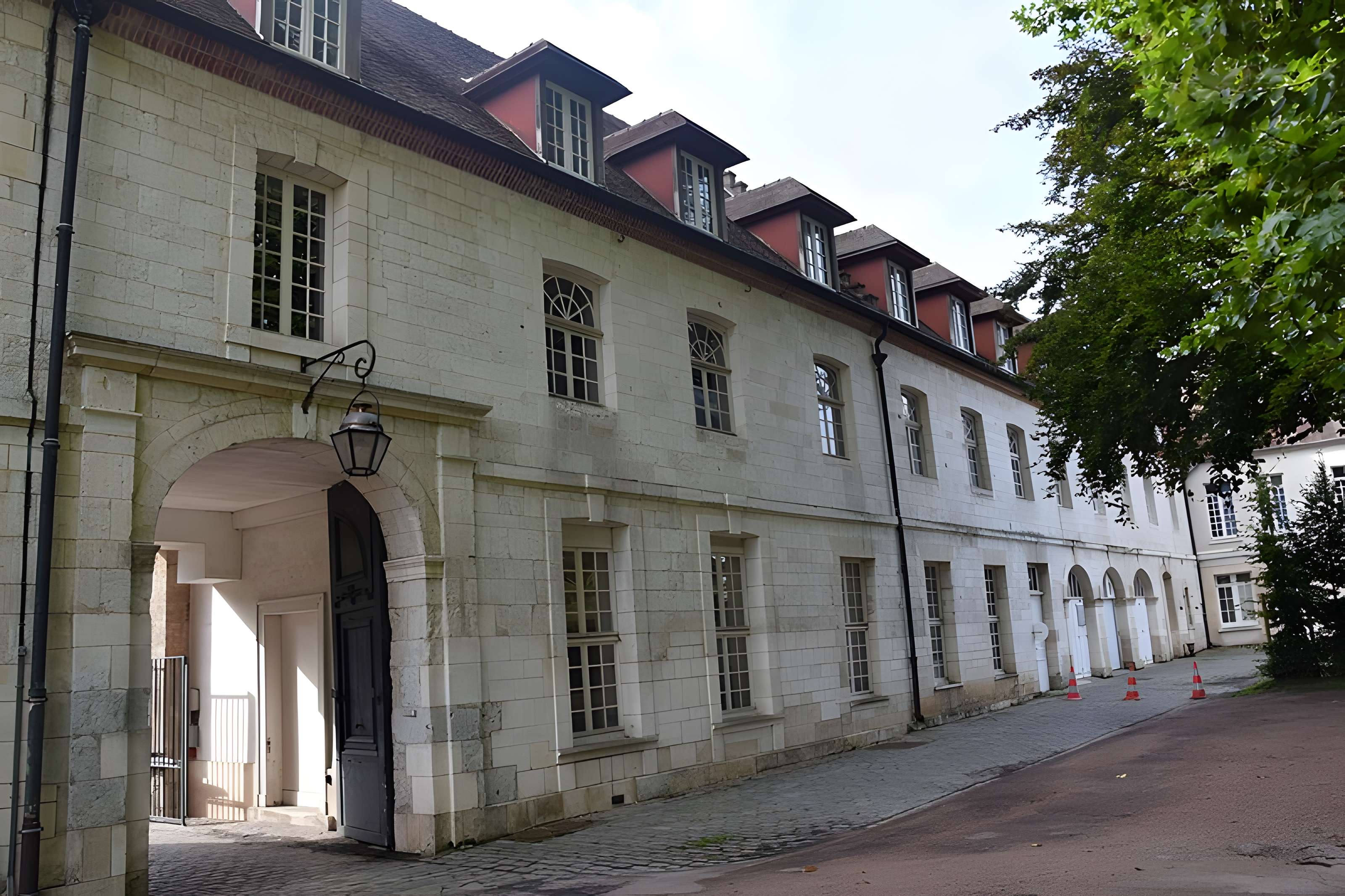 Ancienne abbaye Saint-Lucien, à Notre-Dame-du-Thil