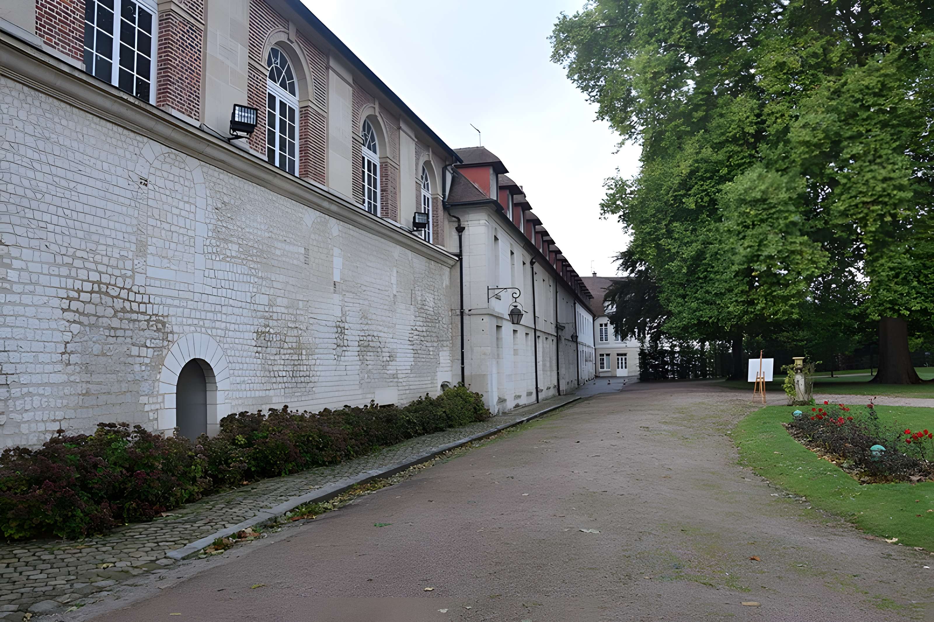 Ancienne abbaye Saint-Lucien, à Notre-Dame-du-Thil