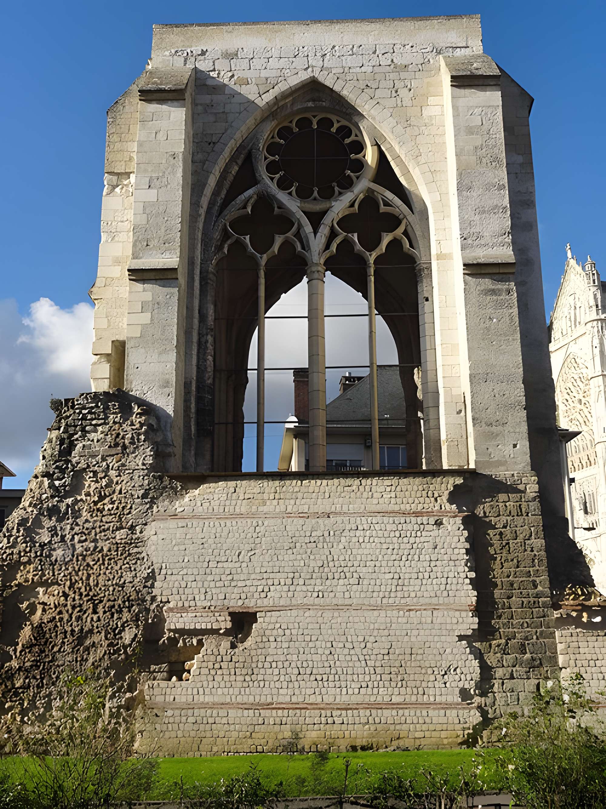 Ancienne abbaye Saint-Lucien, à Notre-Dame-du-Thil