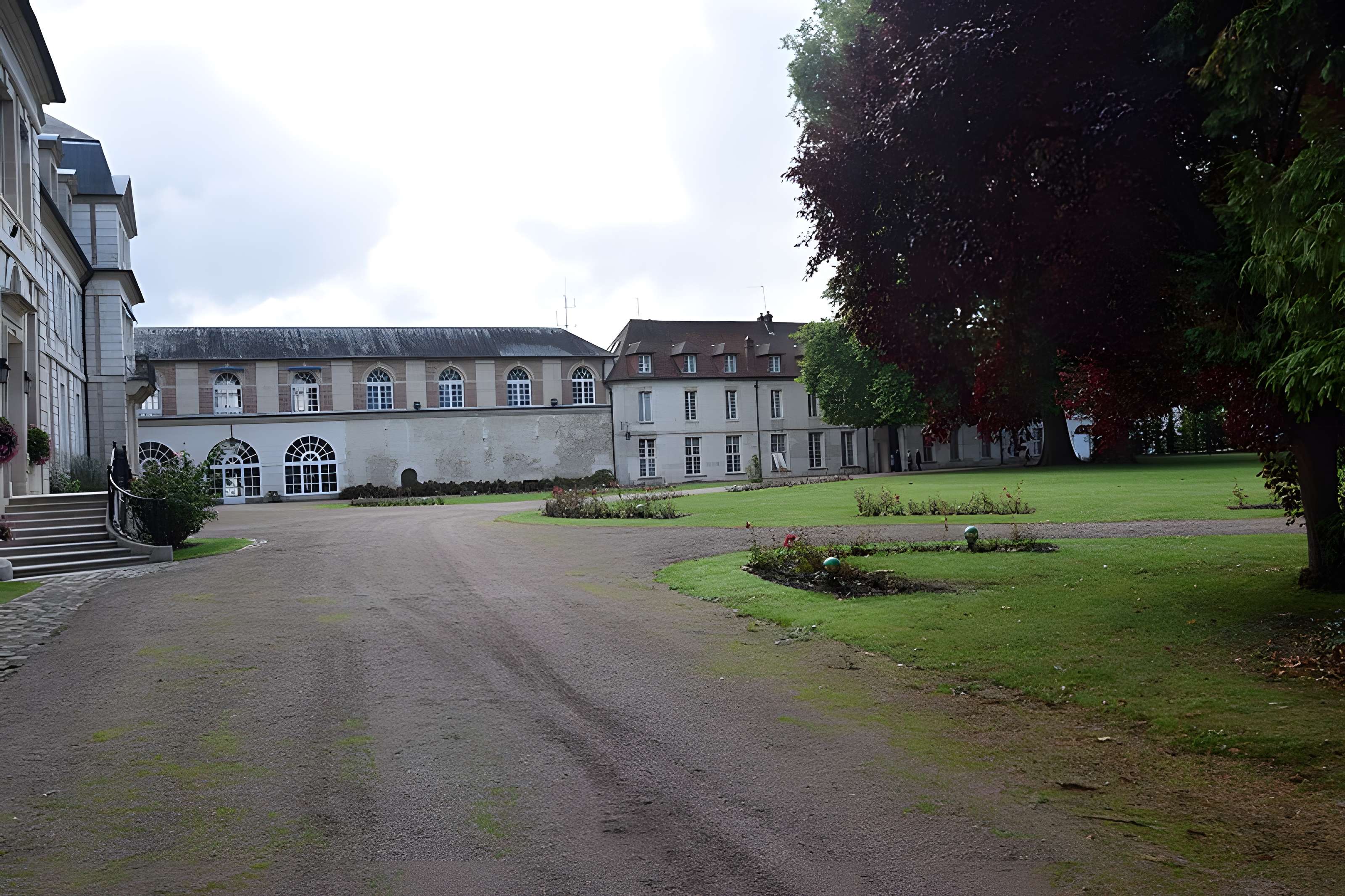Ancienne abbaye Saint-Lucien, à Notre-Dame-du-Thil