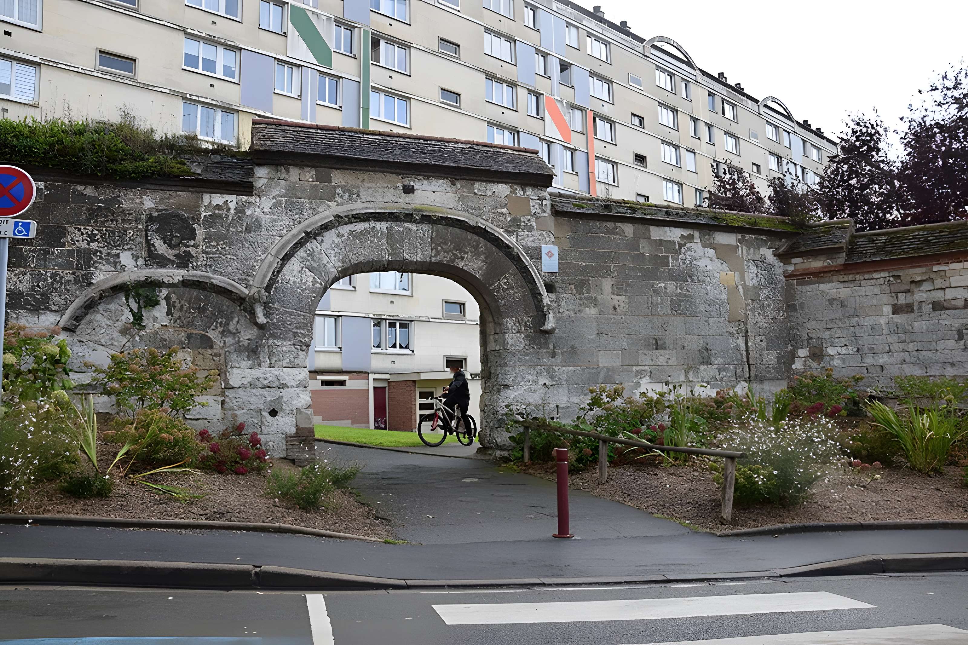 Ancienne abbaye Saint-Lucien, à Notre-Dame-du-Thil