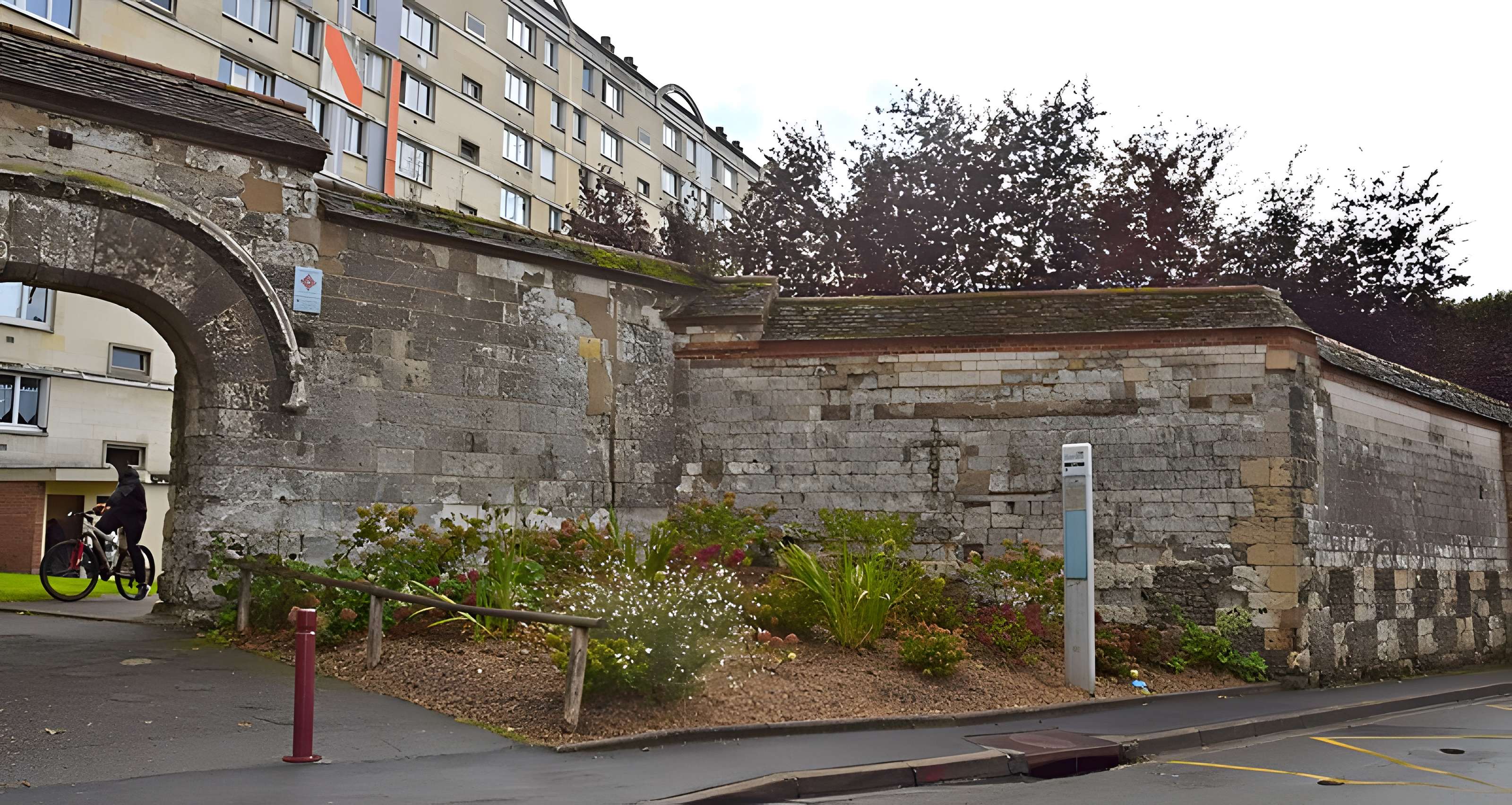 Ancienne abbaye Saint-Lucien, à Notre-Dame-du-Thil