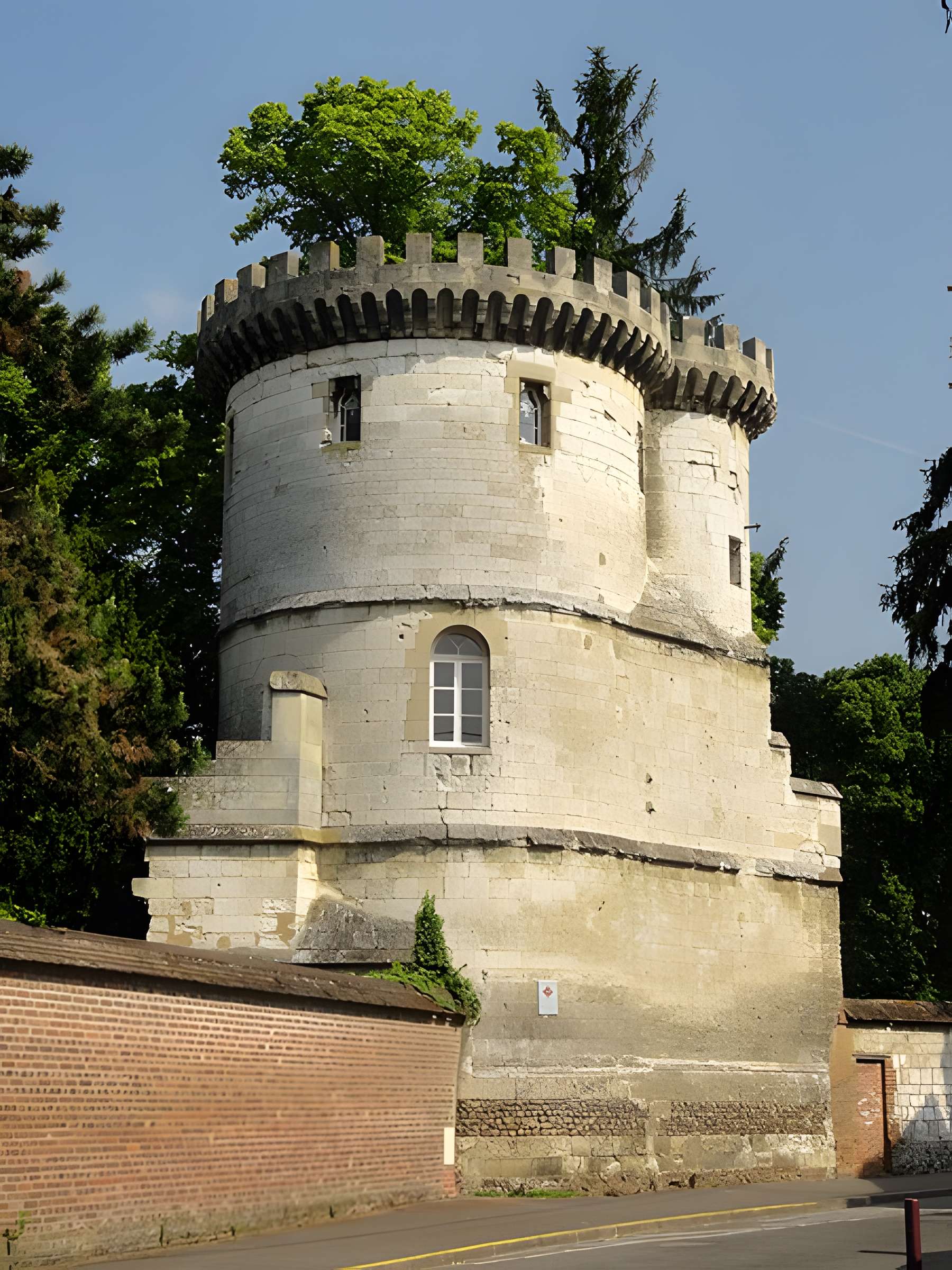 Ancienne abbaye Saint-Lucien, à Notre-Dame-du-Thil