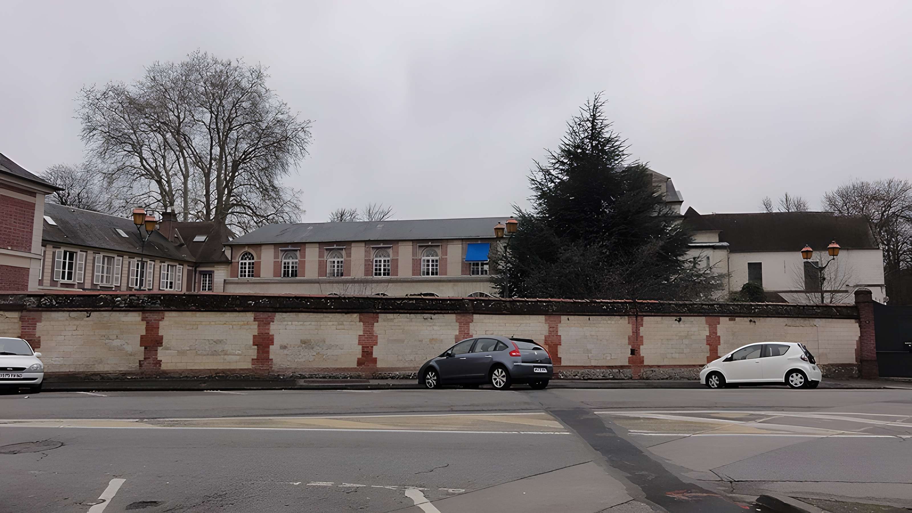 Ancienne abbaye Saint-Lucien, à Notre-Dame-du-Thil