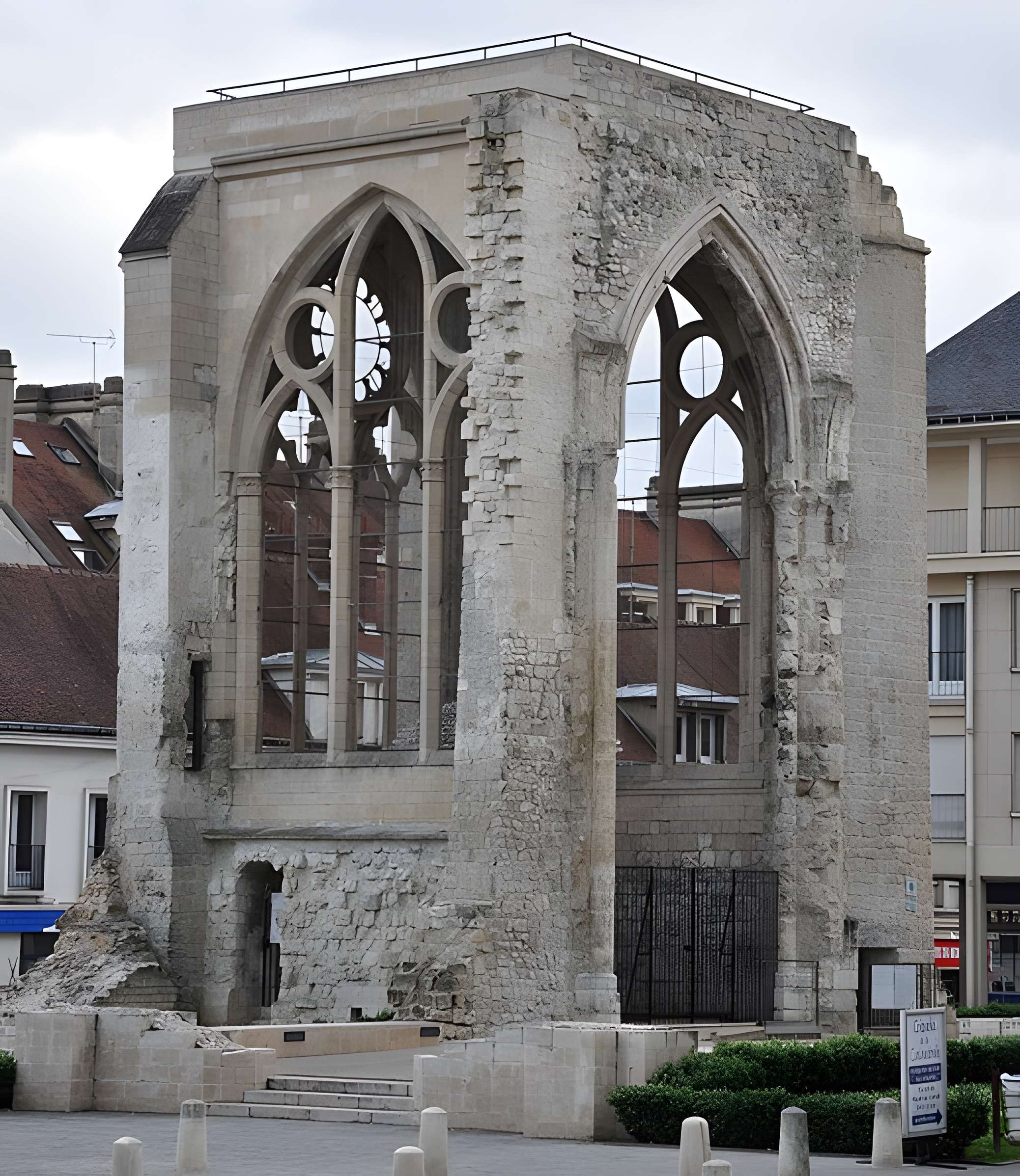 Ancienne abbaye Saint-Lucien, à Notre-Dame-du-Thil
