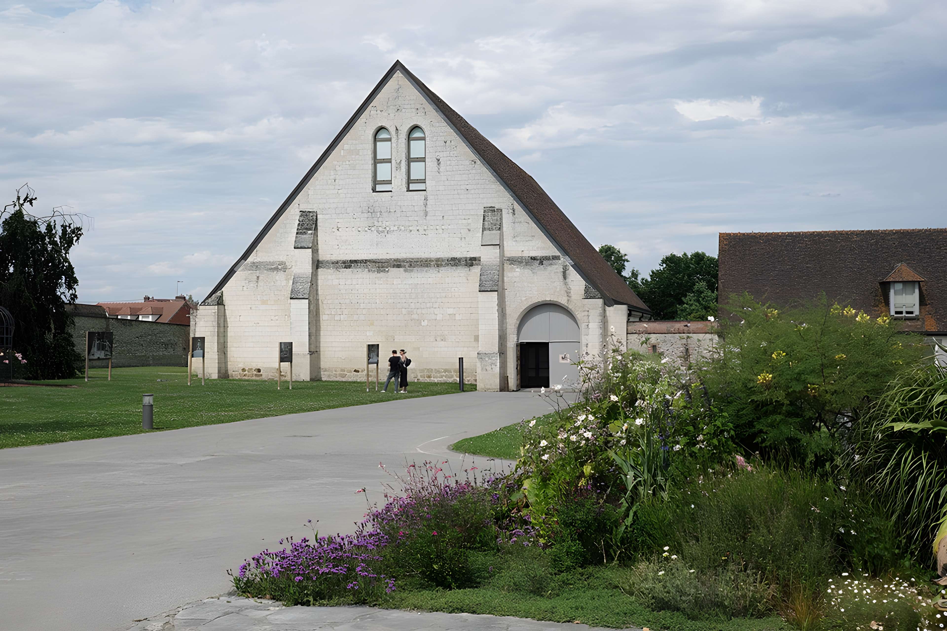 Ancienne abbaye Saint-Lucien, à Notre-Dame-du-Thil