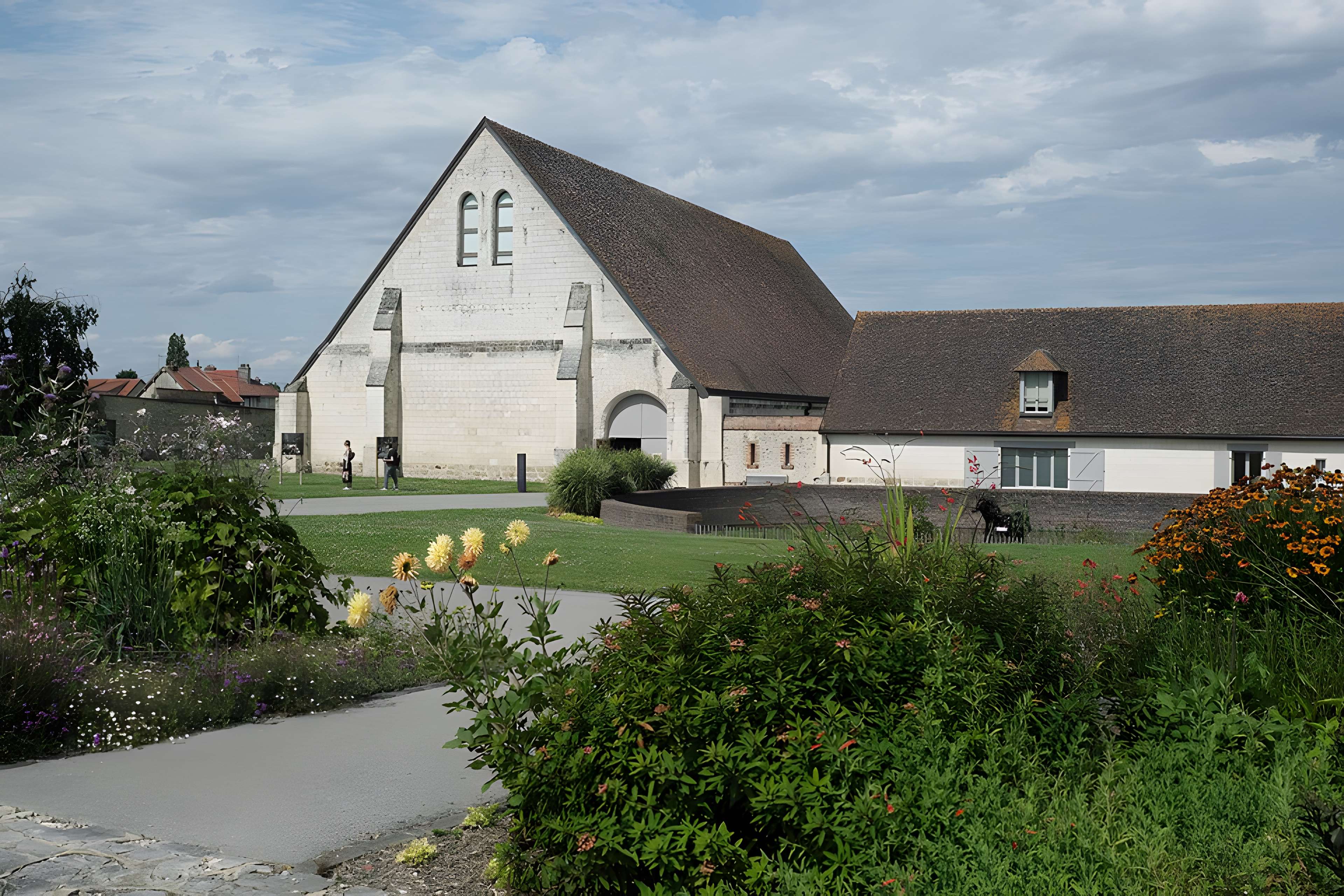 Ancienne abbaye Saint-Lucien, à Notre-Dame-du-Thil