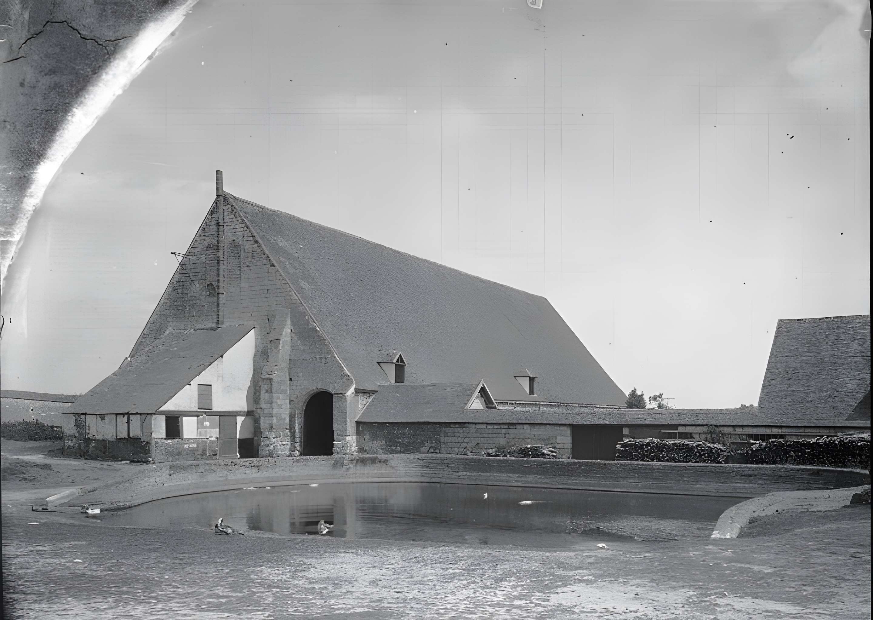 Ancienne abbaye Saint-Lucien, à Notre-Dame-du-Thil