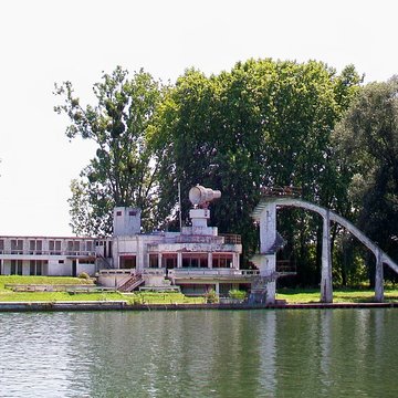 Piscine fluviale dit  Plage du Lys