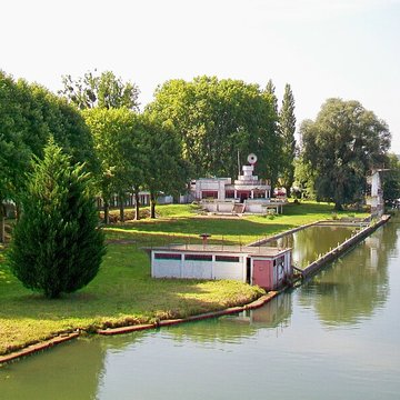Piscine fluviale dit  Plage du Lys
