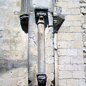 Ancienne salle voûtée attenante à léglise