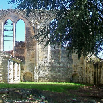 Ancienne salle voûtée attenante à léglise