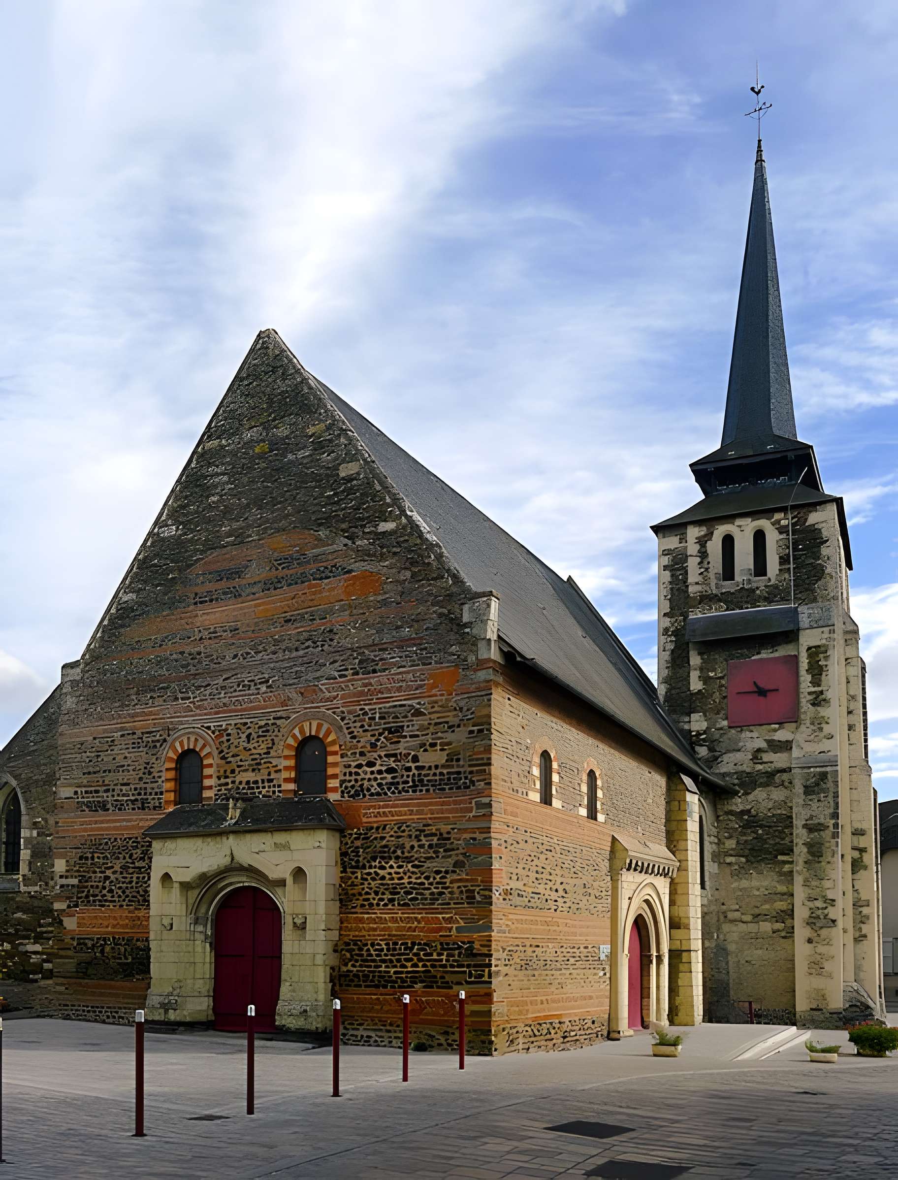Église Saint-Pierre-et-Saint-Romain de Savennières
