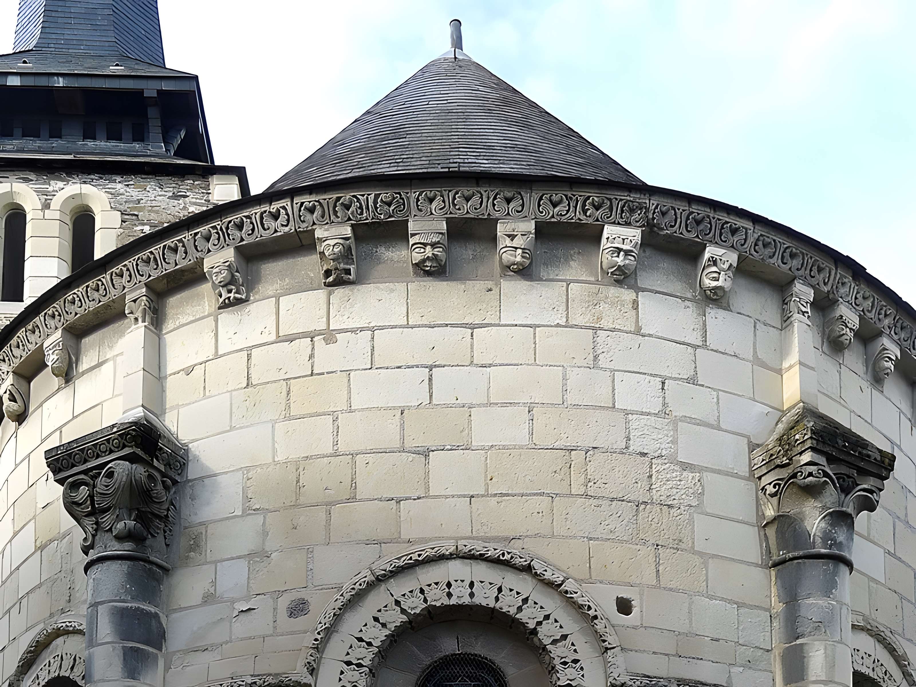 Église Saint-Pierre-et-Saint-Romain de Savennières