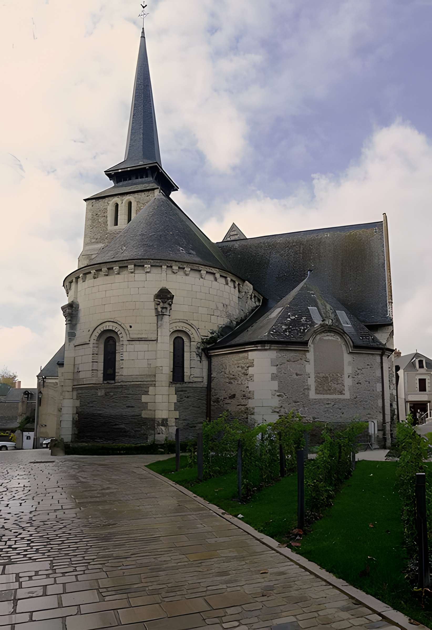 Église Saint-Pierre-et-Saint-Romain de Savennières