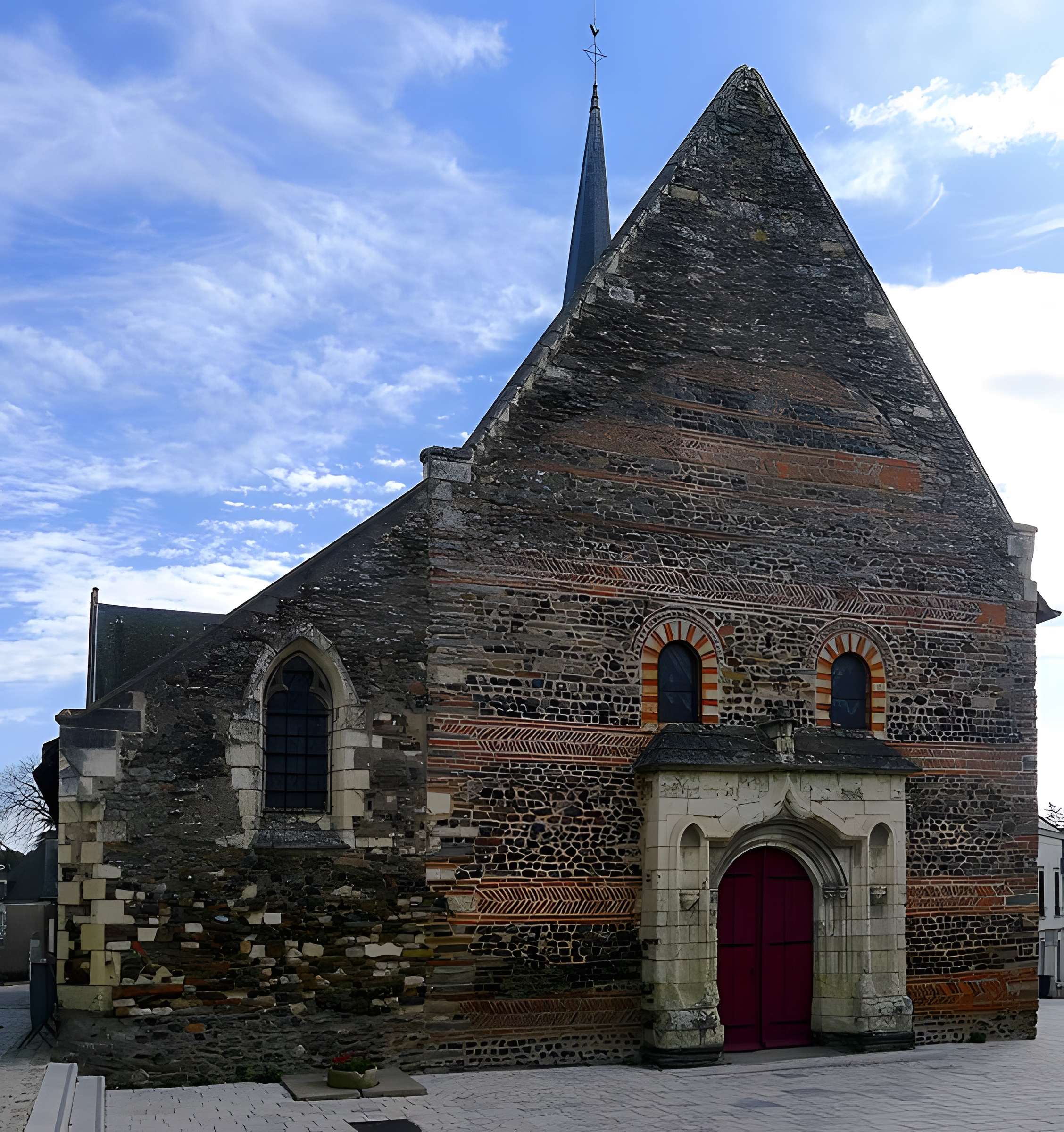 Église Saint-Pierre-et-Saint-Romain de Savennières