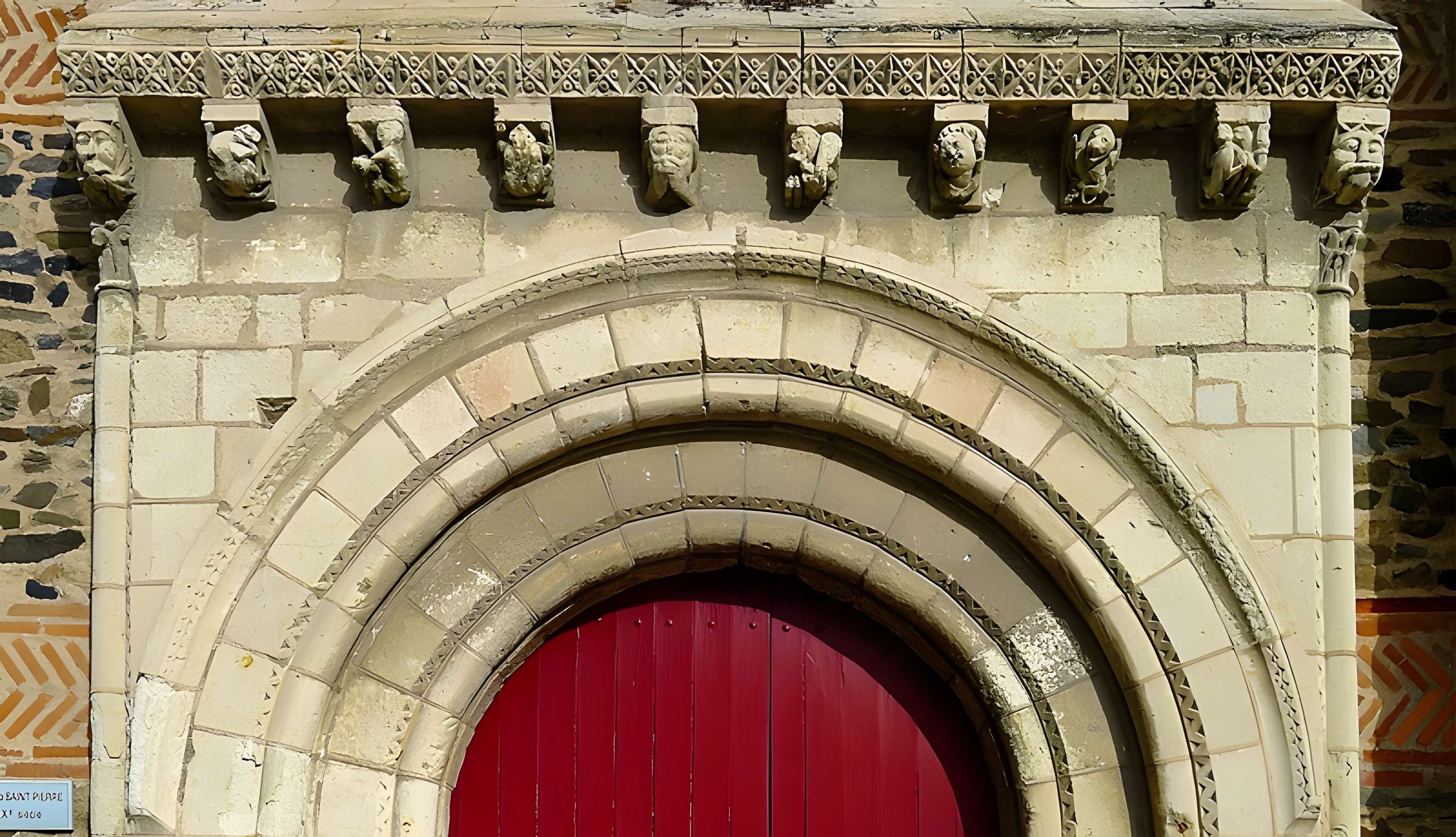 Église Saint-Pierre-et-Saint-Romain de Savennières