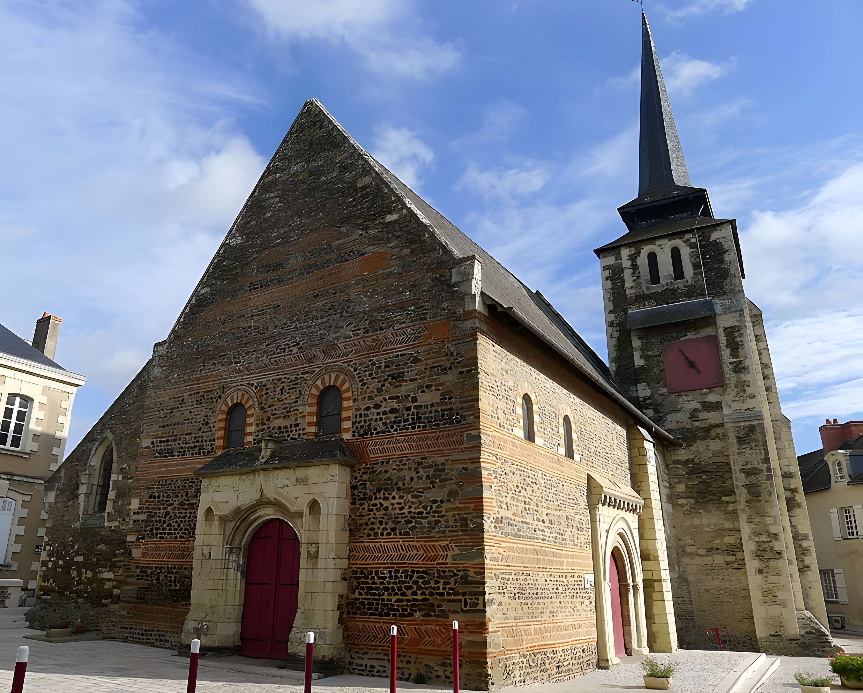 Église Saint-Pierre-et-Saint-Romain de Savennières