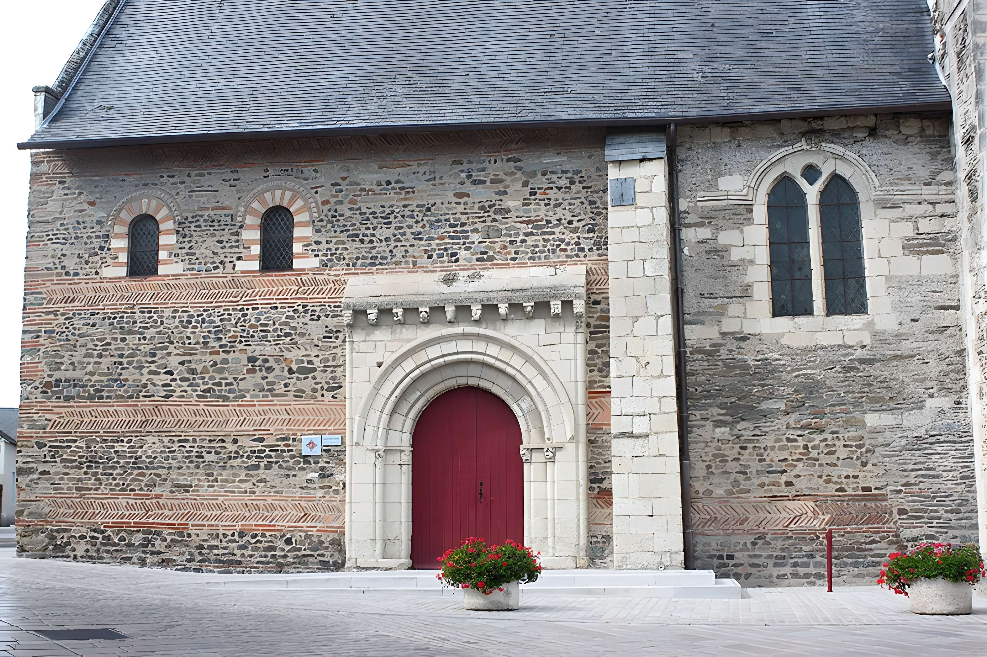 Église Saint-Pierre-et-Saint-Romain de Savennières
