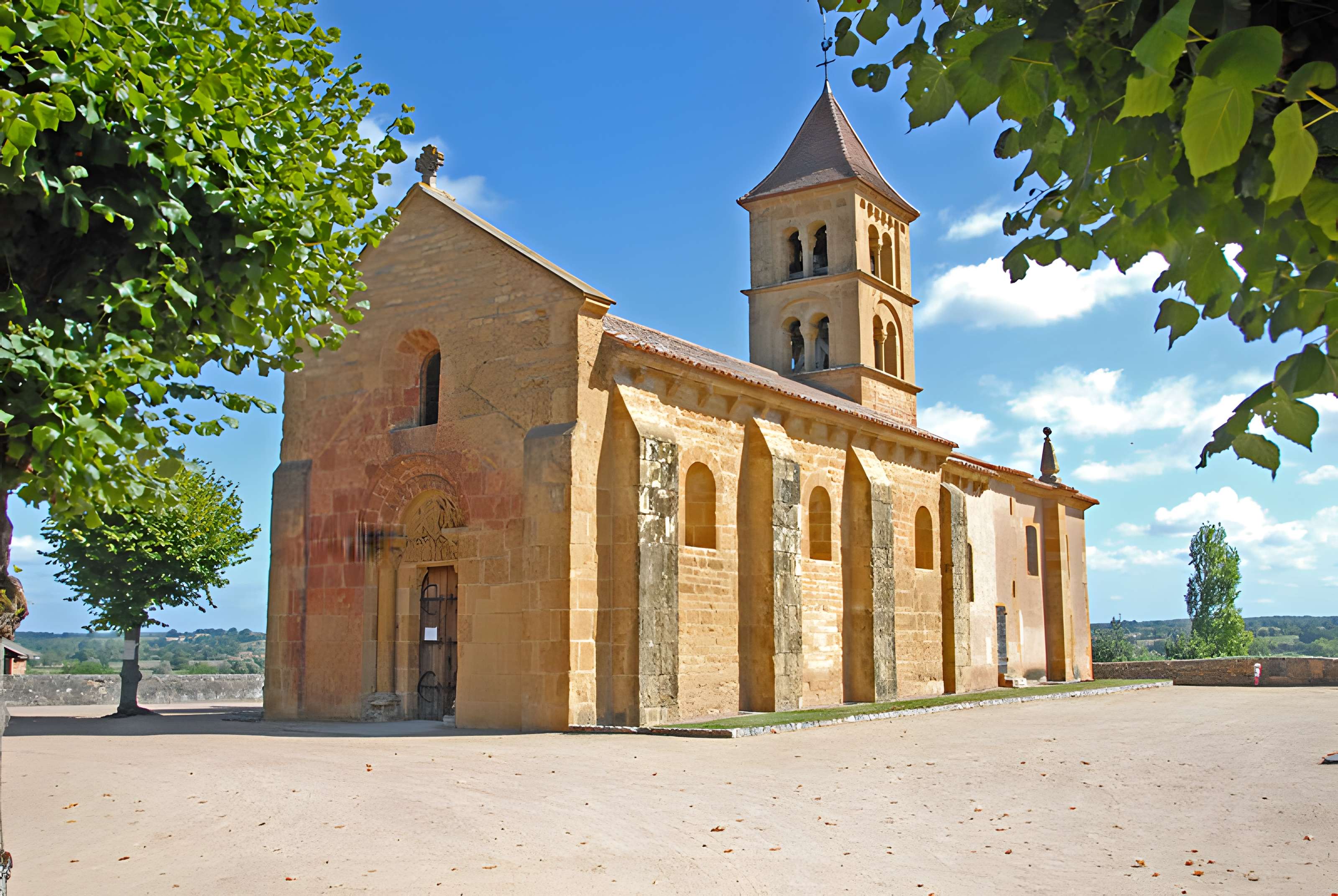 Église Saint-Pierre-Saint-Paul de Montceaux-l'Étoile