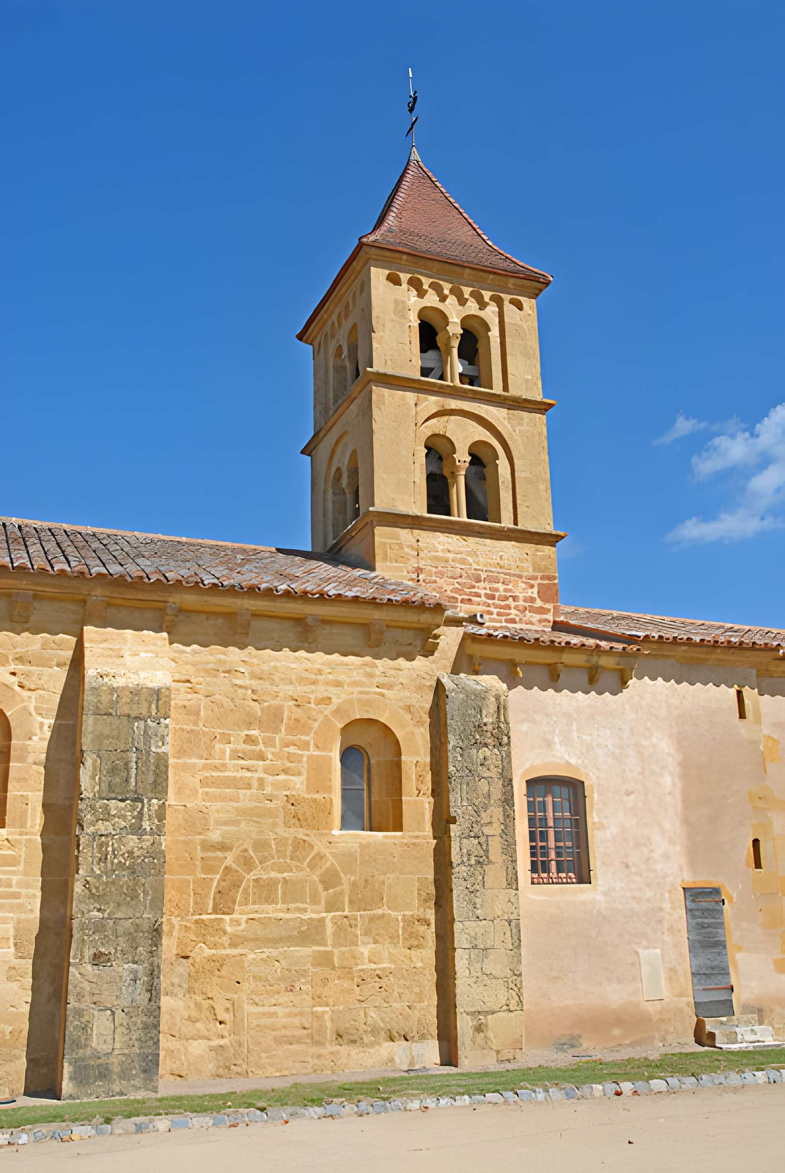Église Saint-Pierre-Saint-Paul de Montceaux-l'Étoile