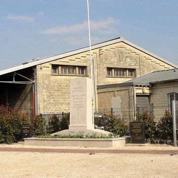 Quai des Déportés, en gare de Compiègne