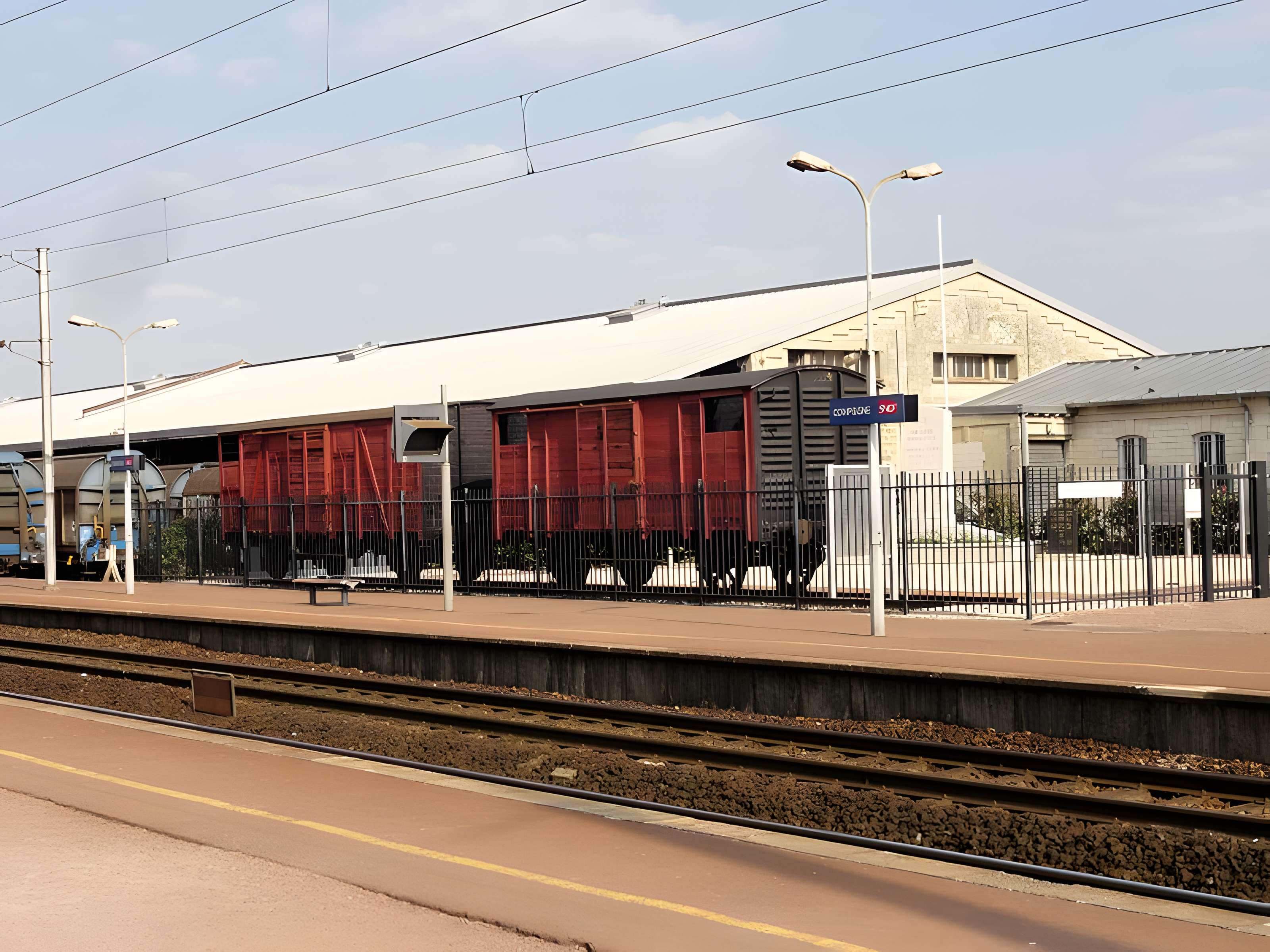 Quai des Déportés, en gare de Compiègne