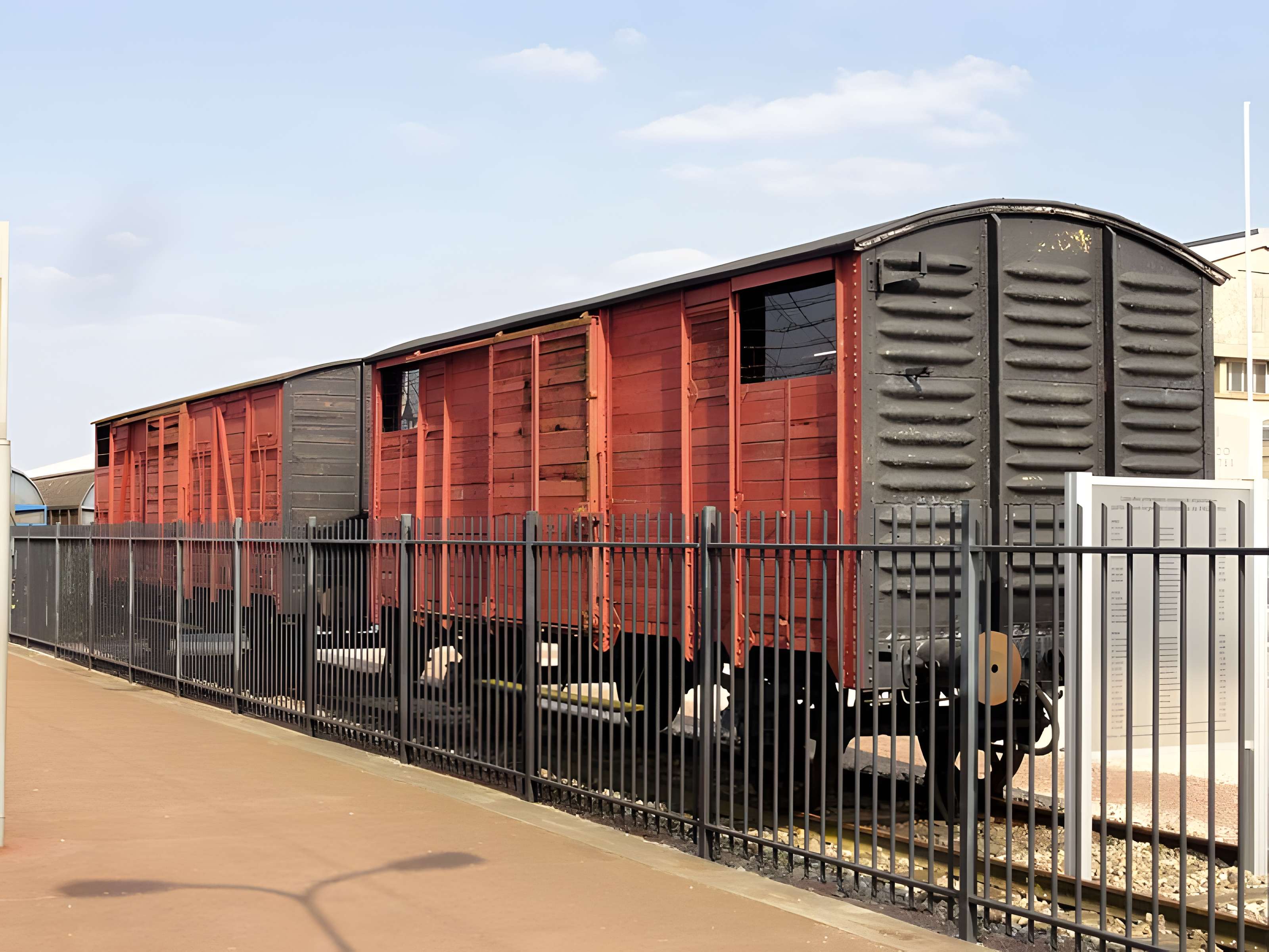 Quai des Déportés, en gare de Compiègne