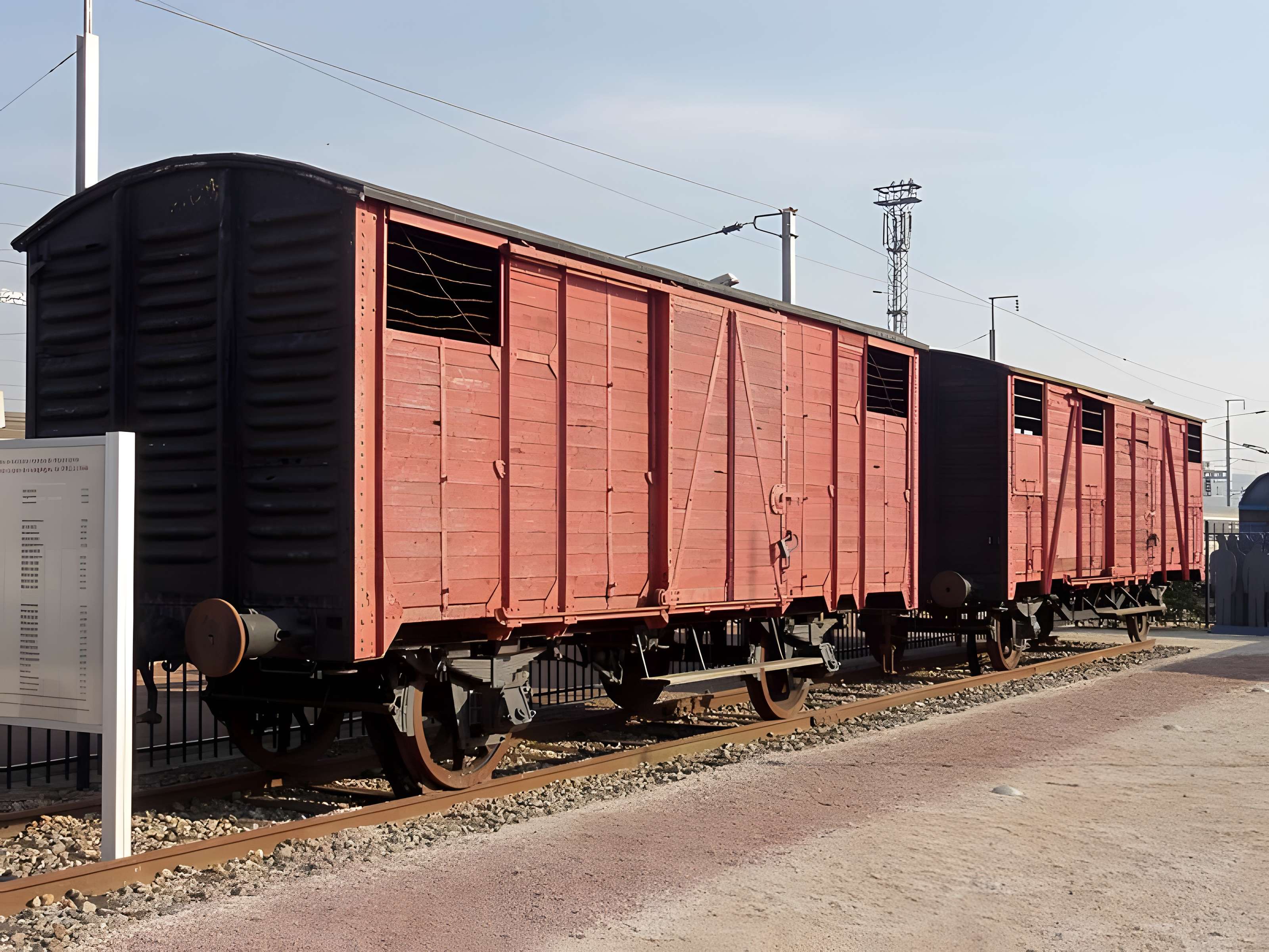 Quai des Déportés, en gare de Compiègne