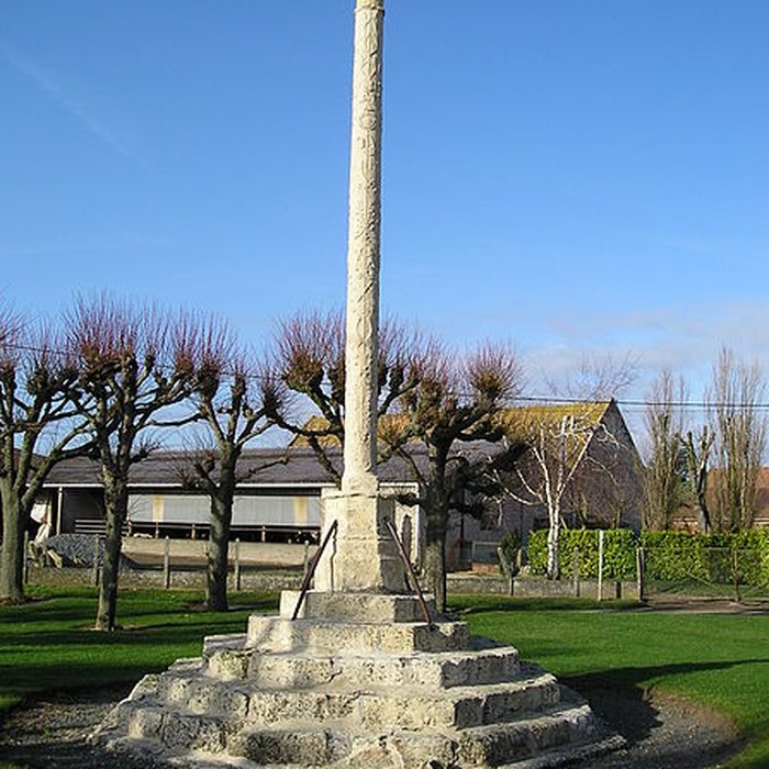 Photo de Croix en pierre de lépoque de la Renaissance