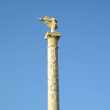 Croix en pierre de lépoque de la Renaissance