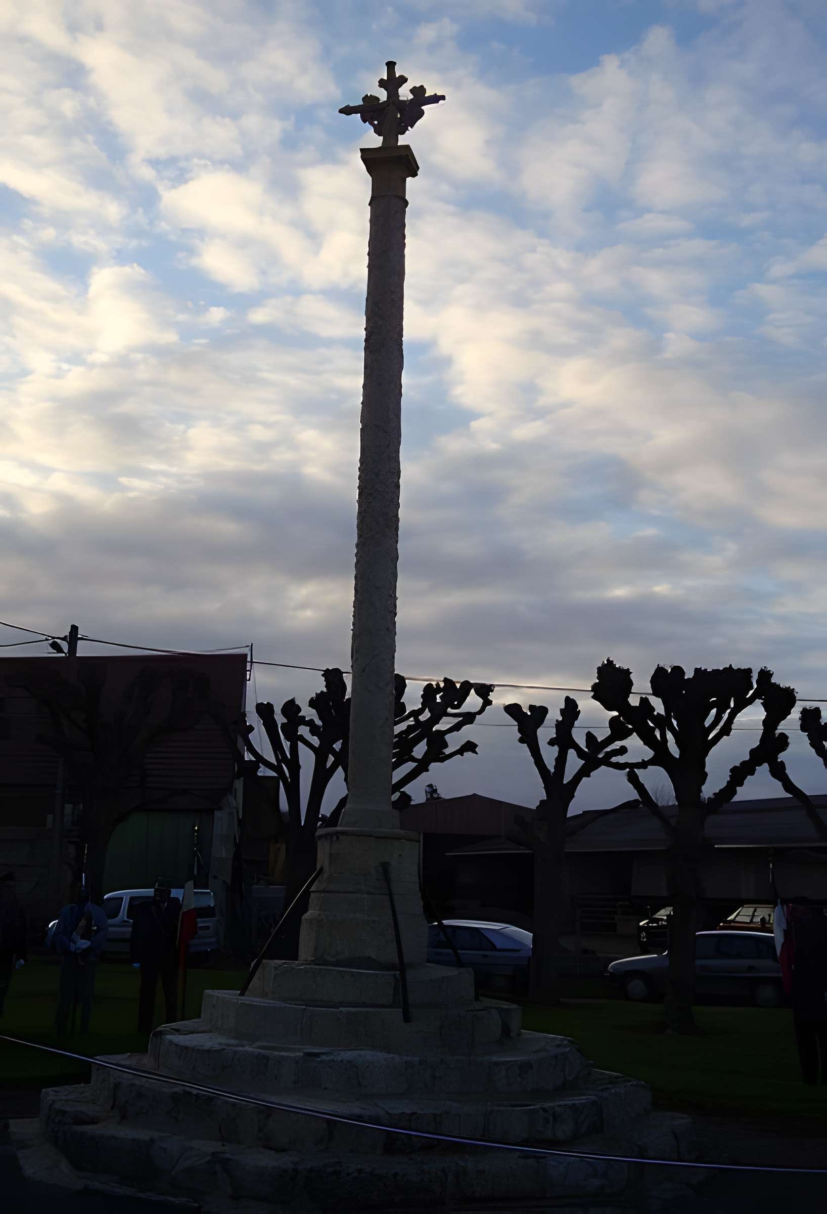 Croix en pierre de l'époque de la Renaissance