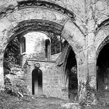 Restes du château de Sarcus