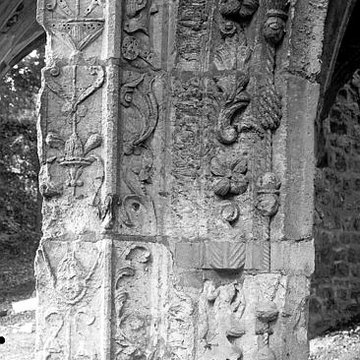 Restes du château de Sarcus