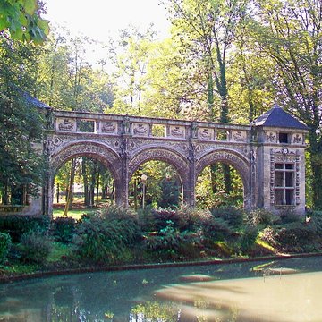 Restes du château de Sarcus