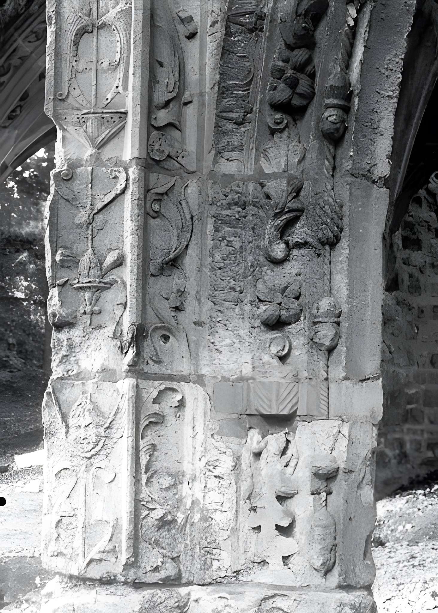 Restes du château de Sarcus