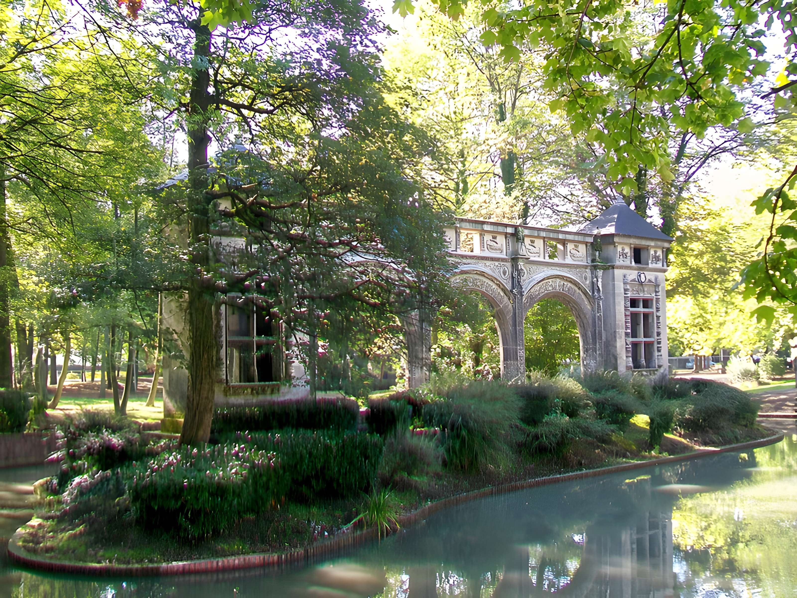 Restes du château de Sarcus