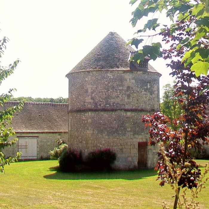 Photo de Ferme, à droite en regardant léglise