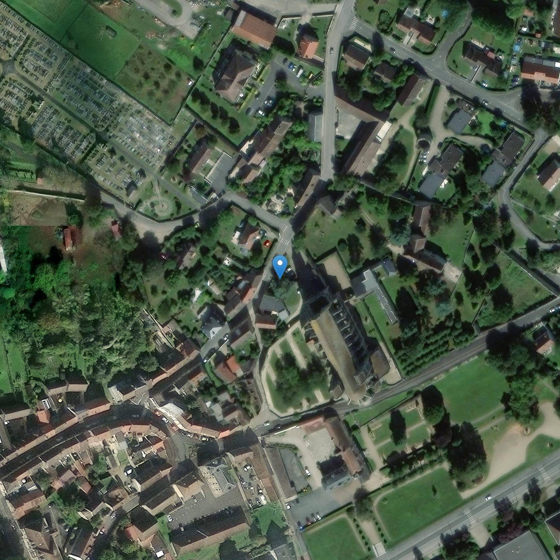 Photo de Maison en face de l'église