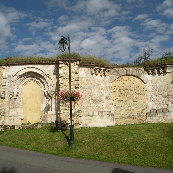 Photo de Ruines de léglise abbatiale