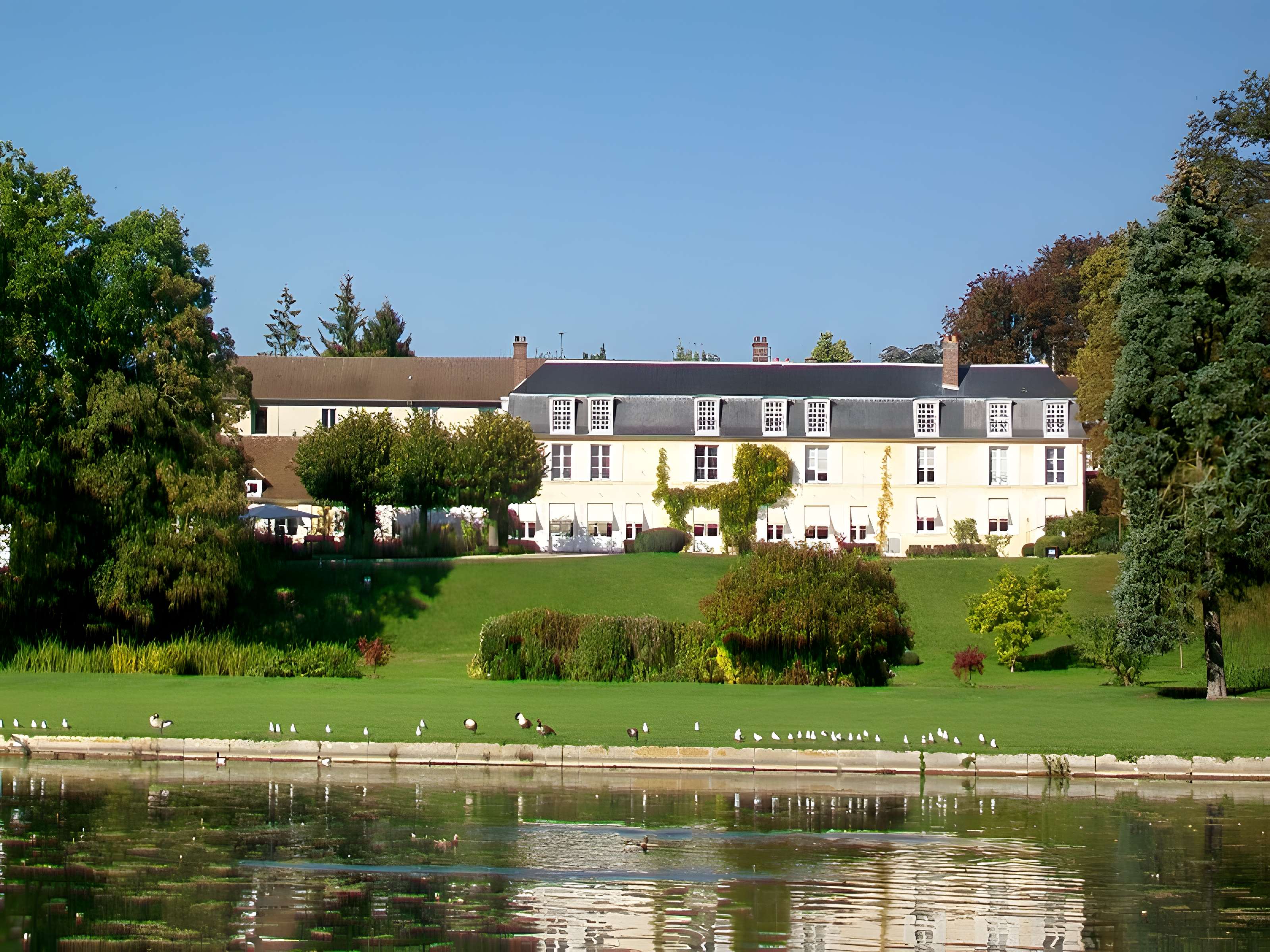 Parc du domaine de Chantilly (également sur communes de Chantilly et Avilly-Saint-Léonard)