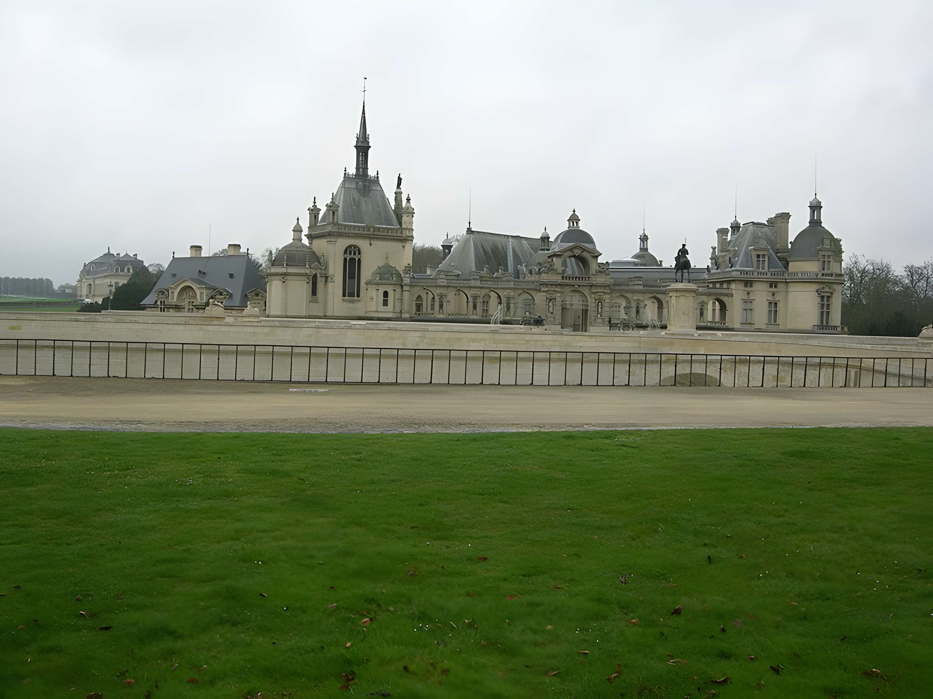 Parc du domaine de Chantilly (également sur communes de Chantilly et Avilly-Saint-Léonard)