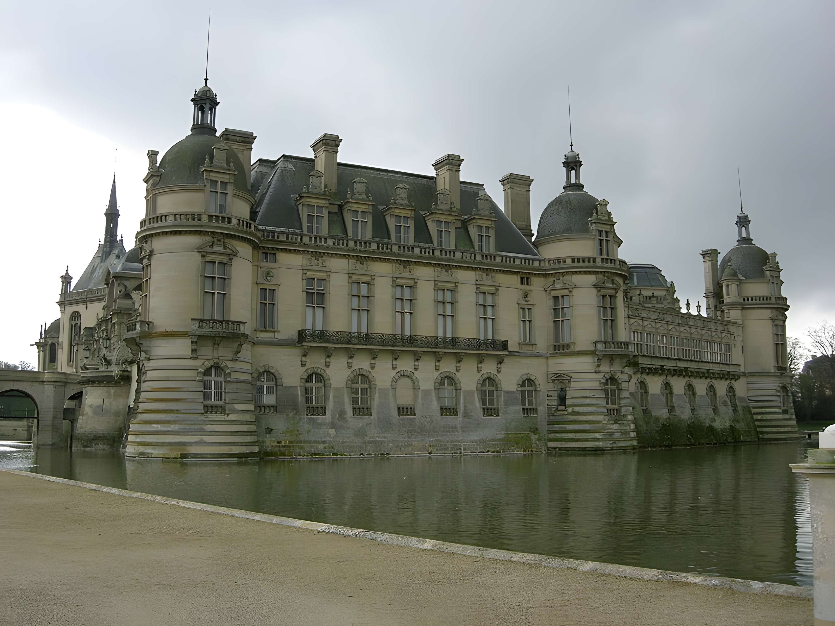 Parc du domaine de Chantilly (également sur communes de Chantilly et Avilly-Saint-Léonard)