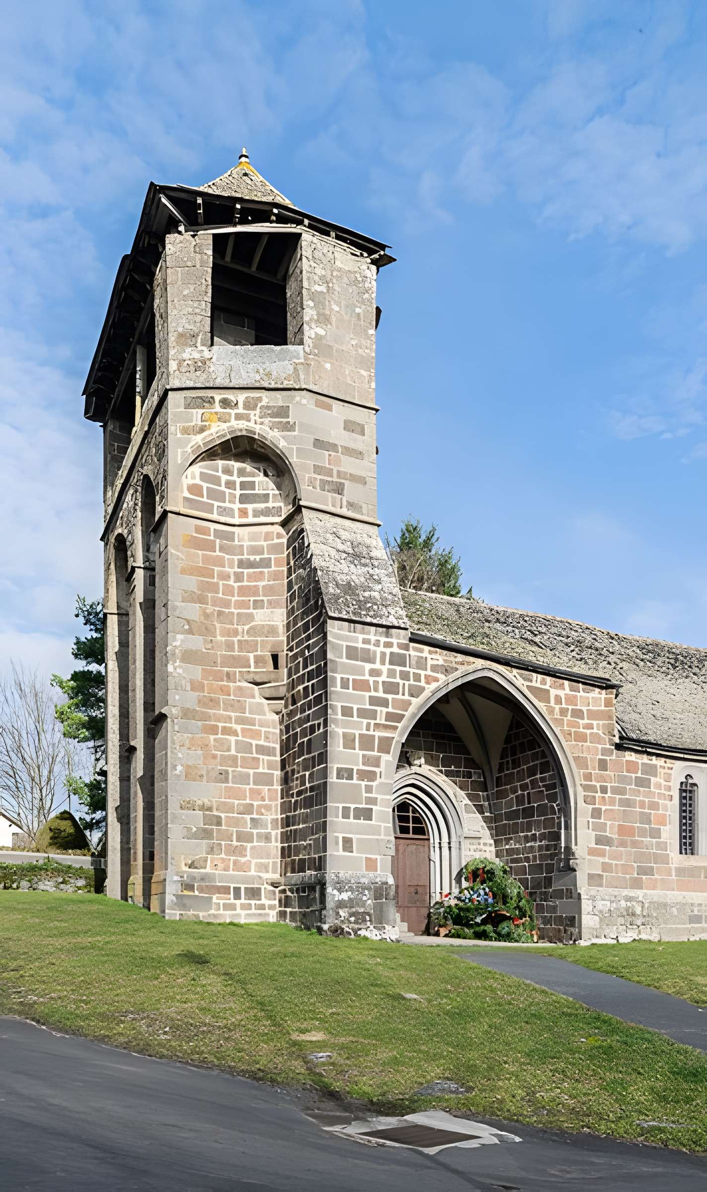 Église Saint-Roch d'Albinhac de Brommat